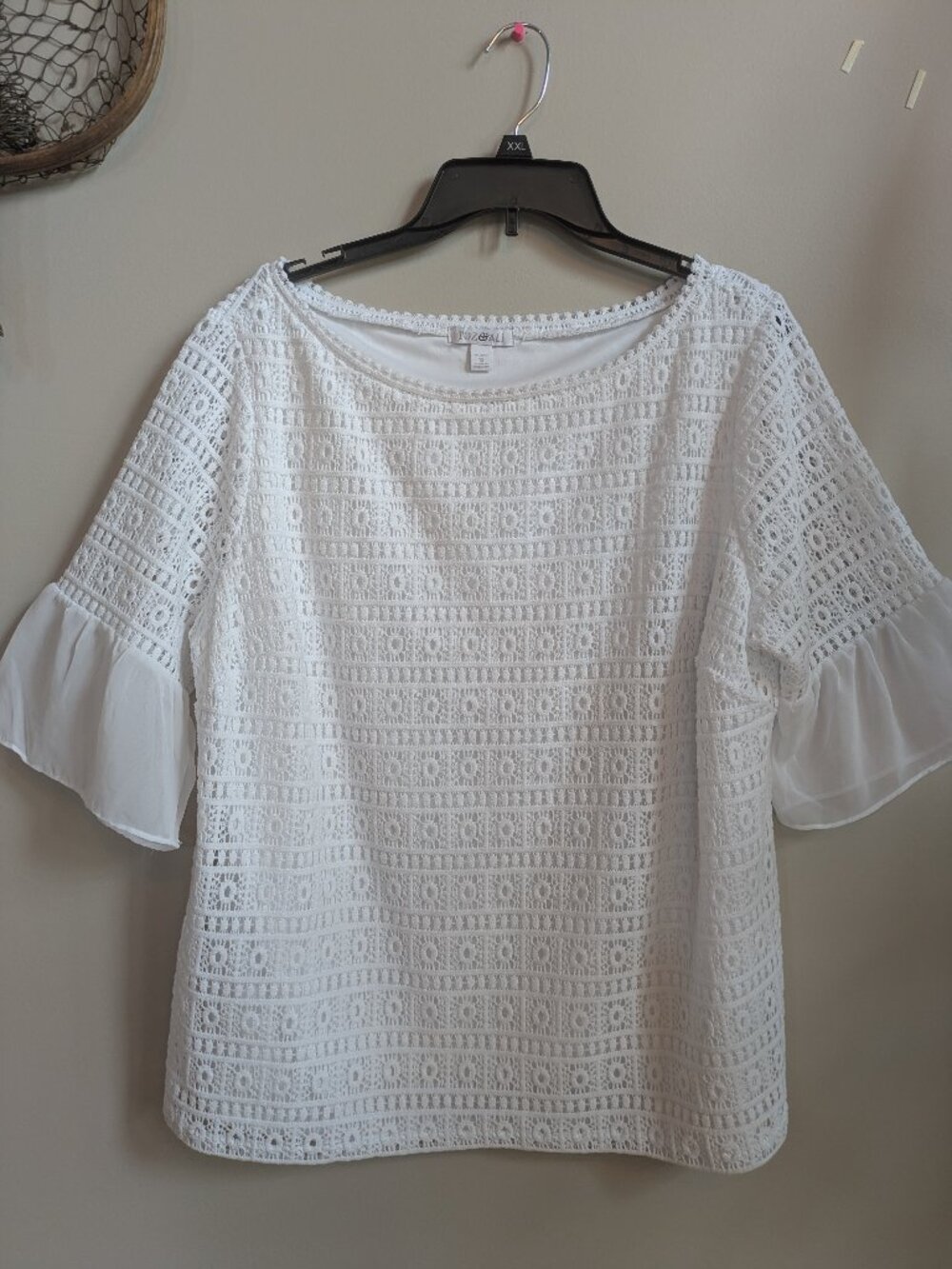 rose & ali white embroidered pattern with lining short bell sleeve size 1x #524